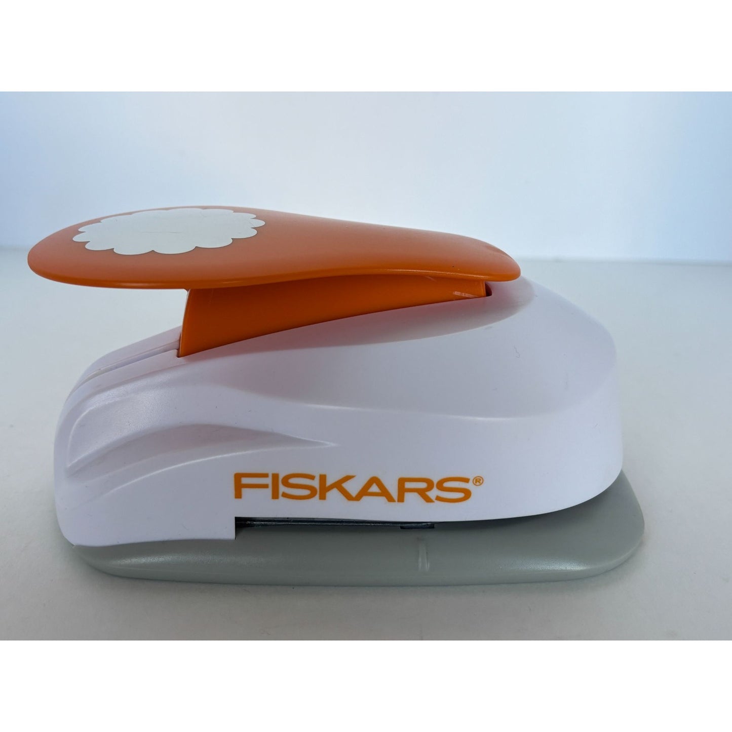 Fiskars Paper Punch Pretty Scallops Scalloped Circle Paper Punch 3 inch 3XL Orange & White Craft Tool