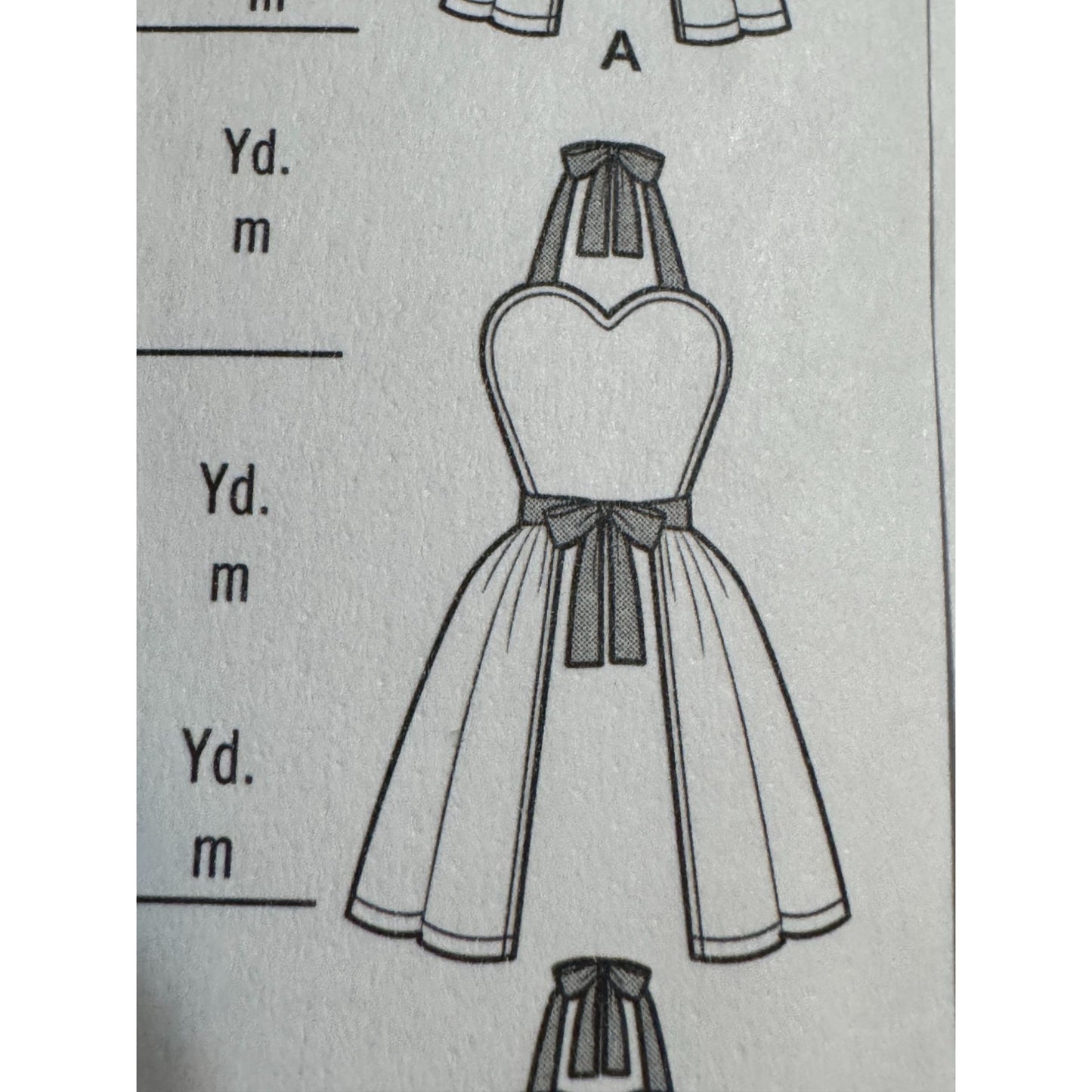 Simplicity Sewing Pattern R12192 Mother Daughter Matching Aprons Christmas Uncut