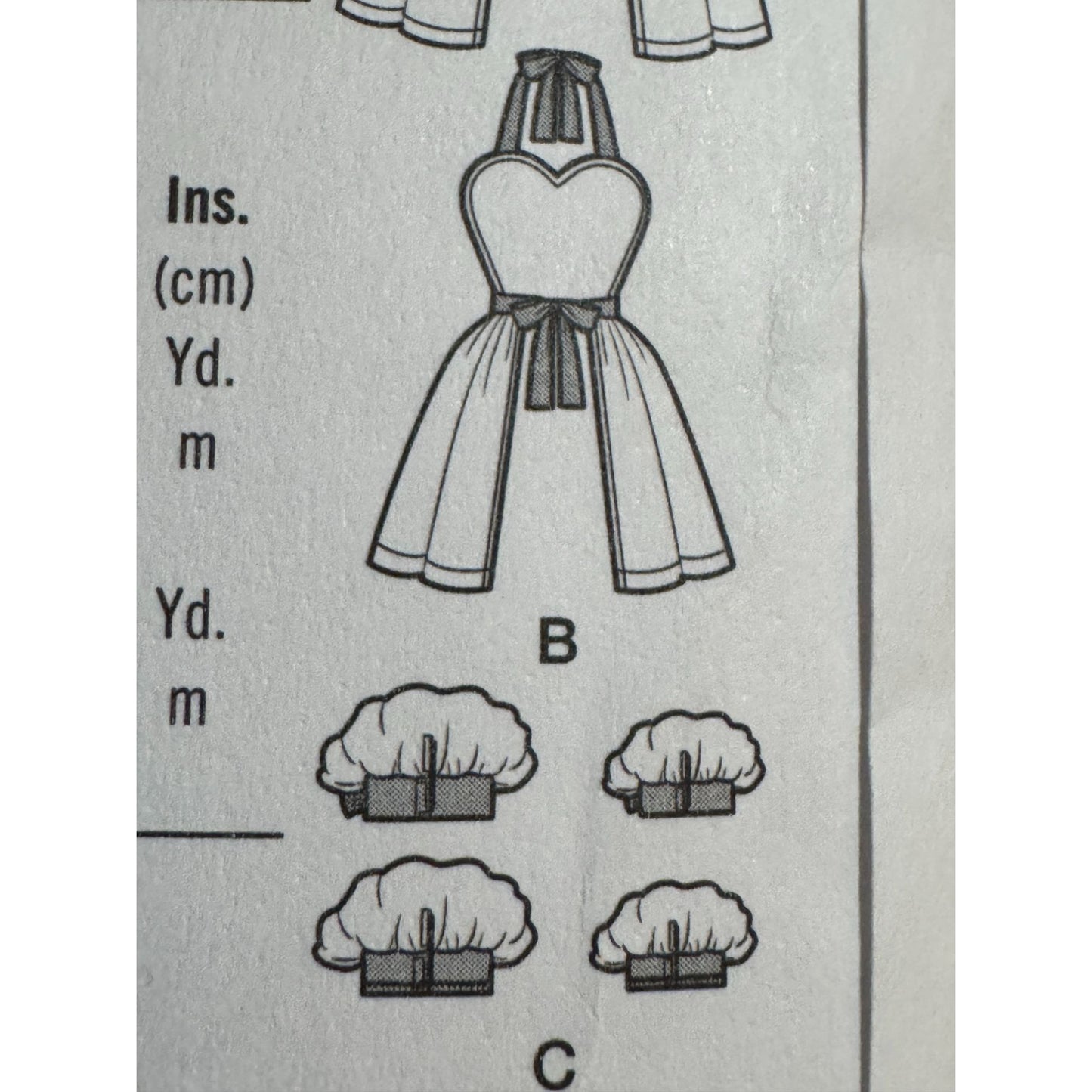 Simplicity Sewing Pattern R12192 Mother Daughter Matching Aprons Christmas Uncut