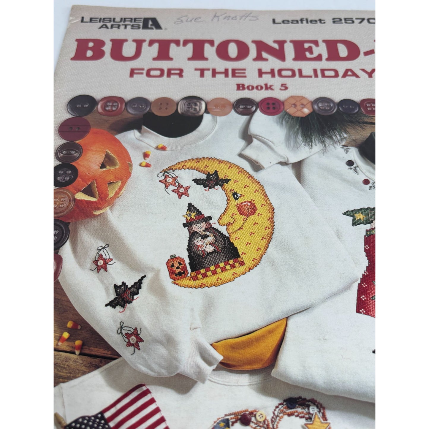 Leisure Arts Cross Stitch Pattern Leaflet Buttoned Up for the Holidays Halloween